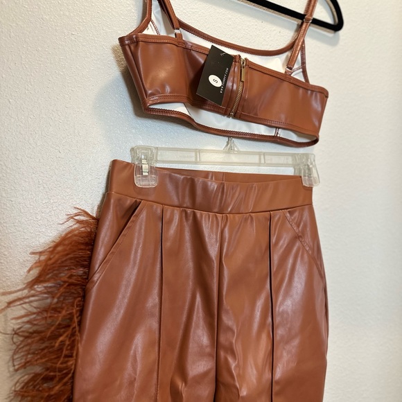 POSH BY V FEATHER PANTS/HALTER SET - Picture 4 of 8